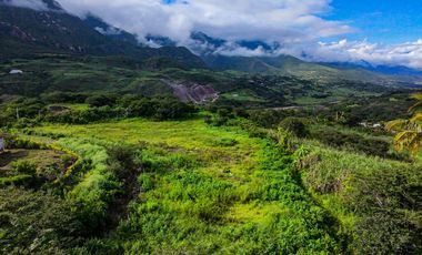 Terreno en venta en el Valle de Yunguilla, Santa Isabel, Azuay, Ecuador.