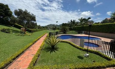 Renta Casa Campestre en Condominio Combia
