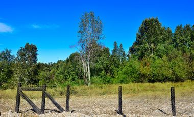 DOS PARCELAS AL PRECIO DE UNA, CON LUZ, AGUA Y FIBRA OPTICA YA INSTALADA, LISTAS PARA CONSTRUIR