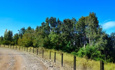 DOS PARCELAS AL PRECIO DE UNA, CON LUZ, AGUA Y FIBRA OPTICA YA INSTALADA, LISTAS PARA CONSTRUIR