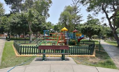 Casa En La Mejor Zona De Higuereta - Surco, Con Espectacular Área Social