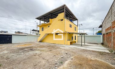 Casa Esquinera en Venta en Lilian María, Machala