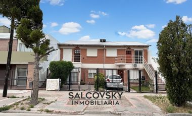 Departamento en venta de 2 dormitorios en Puerto Madryn es en primer piso por escaleras Barrio SUR