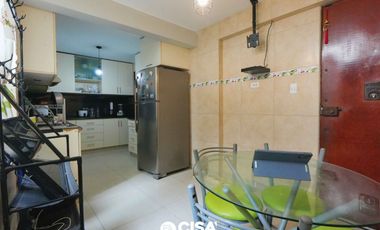 VENDO POR VIAJE! Departamento en PRIMER PISO – 142.93 m² C/ COCHERA