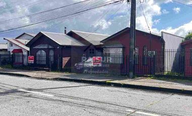 Vende Propiedad  de 255 M2 con dos casas con excelente ubicación Comercial o habitacional en Calle Jose Miguel Carrera. A una cuadra de Hiper Líder Puerto Montt.
