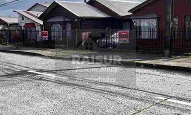 Vende Propiedad  de 255 M2 con dos casas con excelente ubicación Comercial o habitacional en Calle Jose Miguel Carrera. A una cuadra de Hiper Líder Puerto Montt.