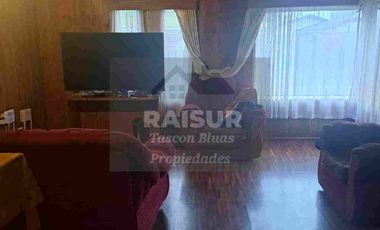 Vende Propiedad  de 255 M2 con dos casas con excelente ubicación Comercial o habitacional en Calle Jose Miguel Carrera. A una cuadra de Hiper Líder Puerto Montt.