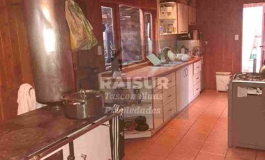 Vende Propiedad  de 255 M2 con dos casas con excelente ubicación Comercial o habitacional en Calle Jose Miguel Carrera. A una cuadra de Hiper Líder Puerto Montt.