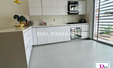 ARRIENDO CASA MEDIANERA EN UNIDAD ABIERTA