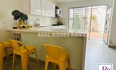 ARRIENDO CASA MEDIANERA EN UNIDAD ABIERTA