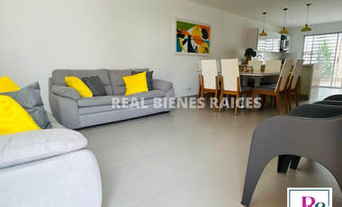 ARRIENDO CASA MEDIANERA EN UNIDAD ABIERTA