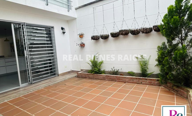 ARRIENDO CASA MEDIANERA EN UNIDAD ABIERTA