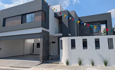CASA EN VENTA EN CAROLCO CARRETERA NACIONAL