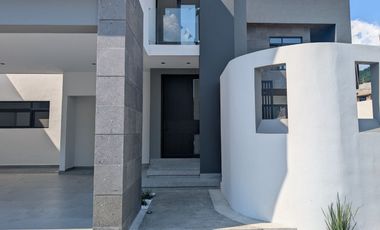 CASA EN VENTA EN CAROLCO CARRETERA NACIONAL