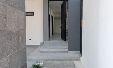 CASA EN VENTA EN CAROLCO CARRETERA NACIONAL