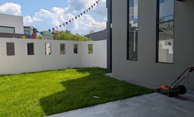 CASA EN VENTA EN CAROLCO CARRETERA NACIONAL