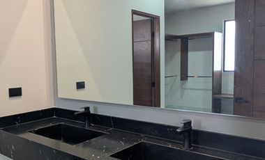 CASA EN VENTA EN CAROLCO CARRETERA NACIONAL