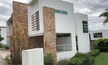 BONITA CASA EN LOMAS DE ANGELOPOLIS, PUEBLA. EN VENTA (REMATE BANCARIO)