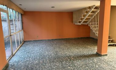 Casa en venta en Satélite con excelente ubicación y potencial comercial