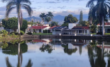 CASA EN LOMAS DE COCOYOC, MUY AMPLIA, ACABADOS DE LUJO, CUENTA CON TODOS LOS SERVICIOS, AMENIDADES