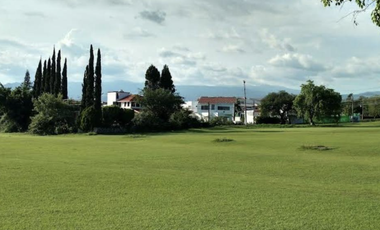CASA EN LOMAS DE COCOYOC, MUY AMPLIA, ACABADOS DE LUJO, CUENTA CON TODOS LOS SERVICIOS, AMENIDADES