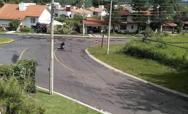 CASA EN LOMAS DE COCOYOC, MUY AMPLIA, ACABADOS DE LUJO, CUENTA CON TODOS LOS SERVICIOS, AMENIDADES