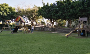 CASA EN LOMAS DE COCOYOC, MUY AMPLIA, ACABADOS DE LUJO, CUENTA CON TODOS LOS SERVICIOS, AMENIDADES