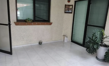 CASA EN LOMAS DE COCOYOC, MUY AMPLIA, ACABADOS DE LUJO, CUENTA CON TODOS LOS SERVICIOS, AMENIDADES