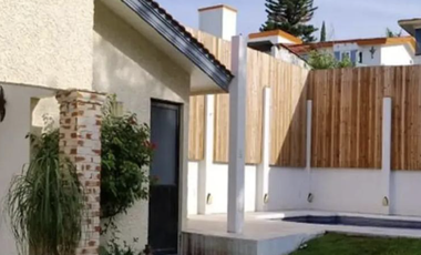 CASA EN LOMAS DE COCOYOC, MUY AMPLIA, ACABADOS DE LUJO, CUENTA CON TODOS LOS SERVICIOS, AMENIDADES