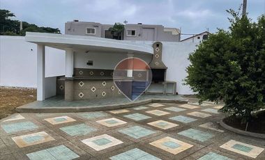 ALQUILER CASA 5 DORMITORIOS PUERTO AZUL VIA A LA COSTA