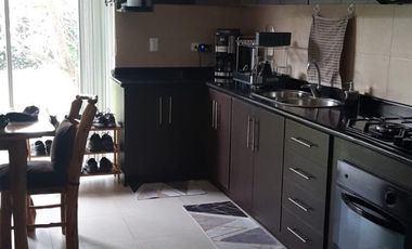 Vendo propiedad de 320m2 de terreno y 141m2 de construcción, 1 dormitorio en planta baja