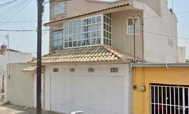 Casa en Venta 6 recámaras, Col. Miguel Alemán, Ver.