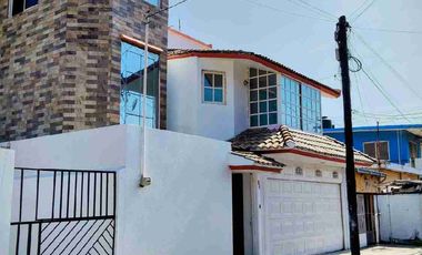 Casa en Venta 6 recámaras, Col. Miguel Alemán, Ver.