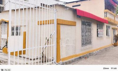VENTA CASA CON USO COMERCIAL CDLA. ACACIAS - SUR