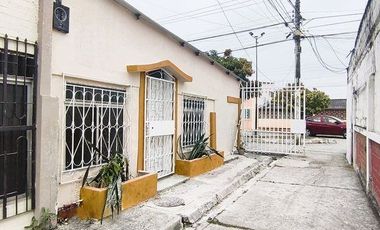 VENTA CASA CON USO COMERCIAL CDLA. ACACIAS - SUR