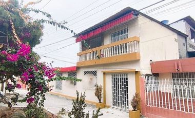 VENTA CASA CON USO COMERCIAL CDLA. ACACIAS - SUR