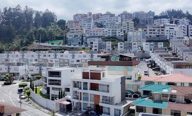 Casa Moderna en Venta  |  348,44 m²  | Urbanización Balcón del Norte – Carcelén