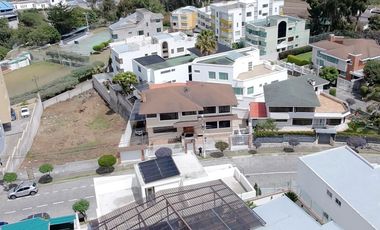 Casa Moderna en Venta  |  348,44 m²  | Urbanización Balcón del Norte – Carcelén