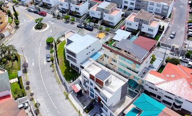 Casa Moderna en Venta  |  348,44 m²  | Urbanización Balcón del Norte – Carcelén