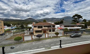 Casa Moderna en Venta  |  348,44 m²  | Urbanización Balcón del Norte – Carcelén