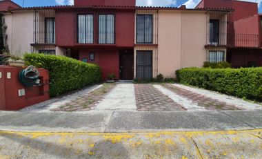 CASA EN RENTA CON OPCION A VENTA EN PRIVADA EN EL OLIMPO TRES RECAMARAS DOS ESTACIONAMIENTOS TOLUCA