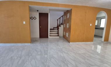 CASA EN RENTA CON OPCION A VENTA EN PRIVADA EN EL OLIMPO TRES RECAMARAS DOS ESTACIONAMIENTOS TOLUCA