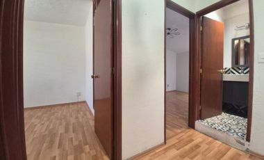 CASA EN RENTA CON OPCION A VENTA EN PRIVADA EN EL OLIMPO TRES RECAMARAS DOS ESTACIONAMIENTOS TOLUCA