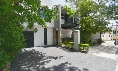 Casa de lujo con alberca y jacuzzi en el corazón de Cancún – Supermanzana 19