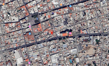 Casa en venta en Centro de Aguascalientes, 5 recámaras, 360 m², 3 baños, 2 autos, con local comercial (Remate bancario)