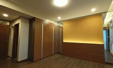 2-Storey Townhouse at Executive Town & Country Village!