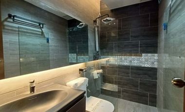 2-Storey Townhouse at Executive Town & Country Village!