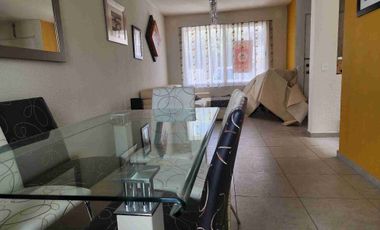 Casa en renta en condominio con alberca.