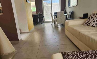 Casa en renta en condominio con alberca.