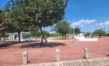 Casa en renta en condominio con alberca.